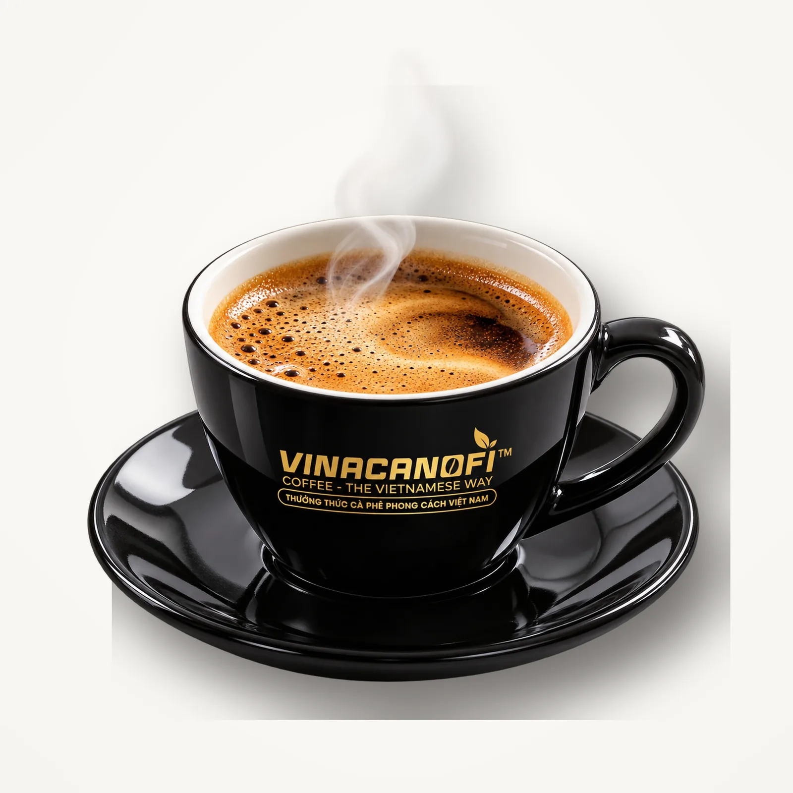 Tách sứ đen đựng cà phê nóng có lớp crema vàng nâu